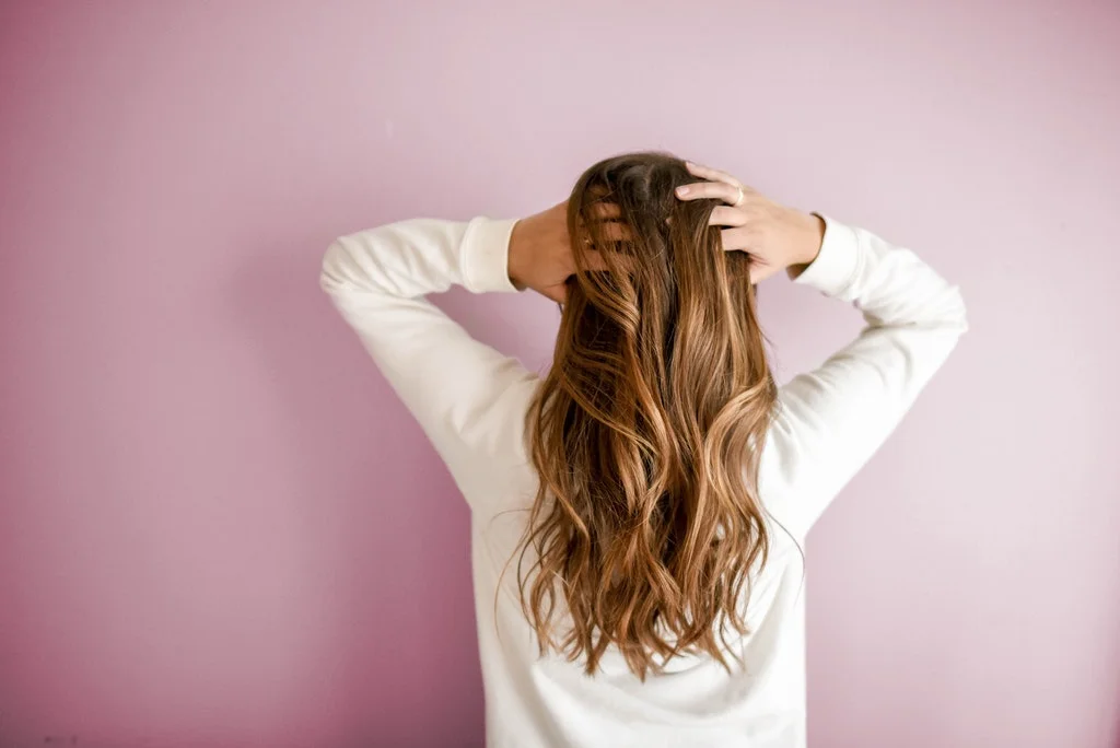 Cheveux avec pellicule